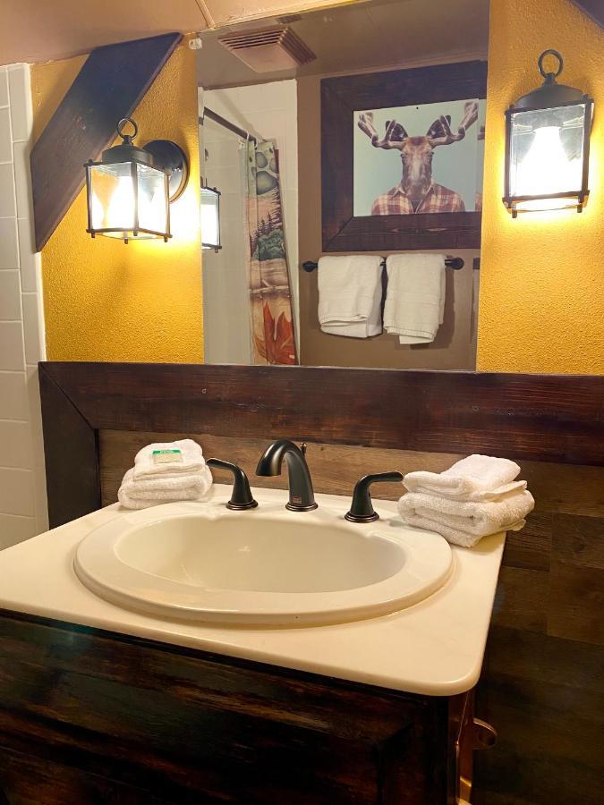 Moosehead Lodge Rangely Екстериор снимка